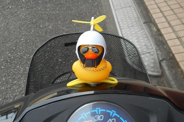 どこでもくっ付き音が鳴って光るアヒル ホワイト バイク