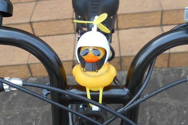 どこでもくっ付き音が鳴って光るアヒル ホワイト 自動車 車