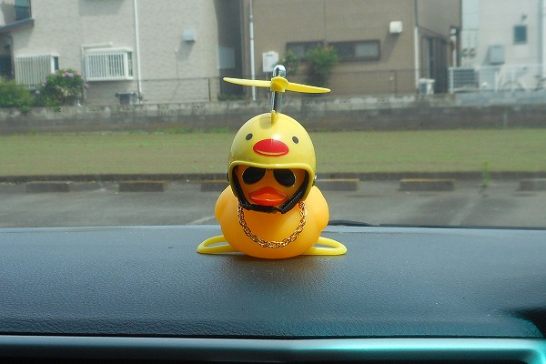 どこでもくっ付き音が鳴って光るアヒル イエロー 自動車 車