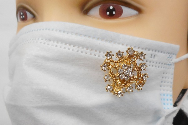 SHAREKI マスクアクセサリー マスクチャーム マスクブローチ マスクに付けた状態