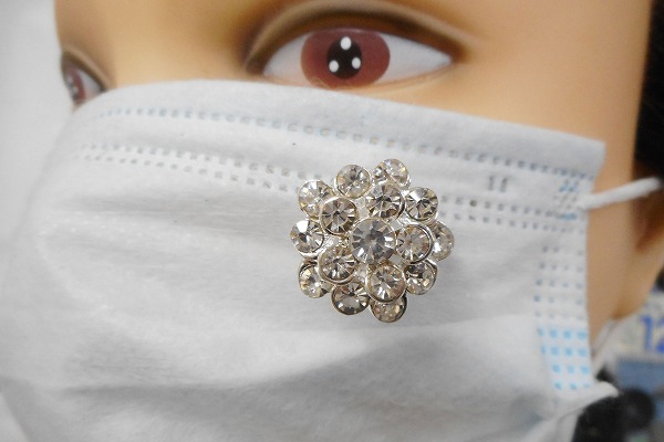 SHAREKI マスクアクセサリー マスクチャーム マスクブローチ マスクに付けた状態